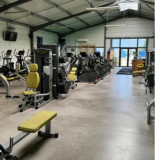 Espace musculation équipé de la salle de sport de Méreau
