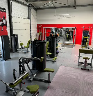 Machines de cardio et d'haltérophilie de la salle Espace Zen & Forme
